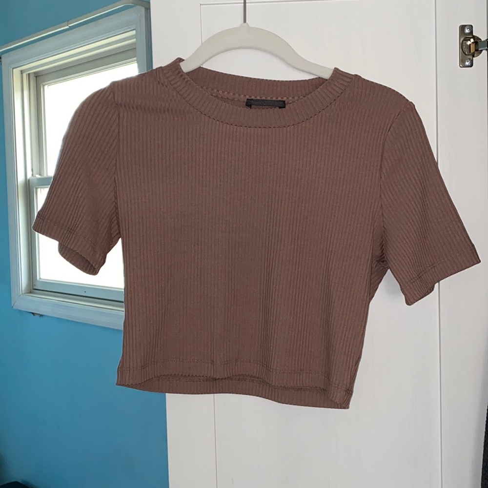white fox crop top tee - Picture 2 of 3